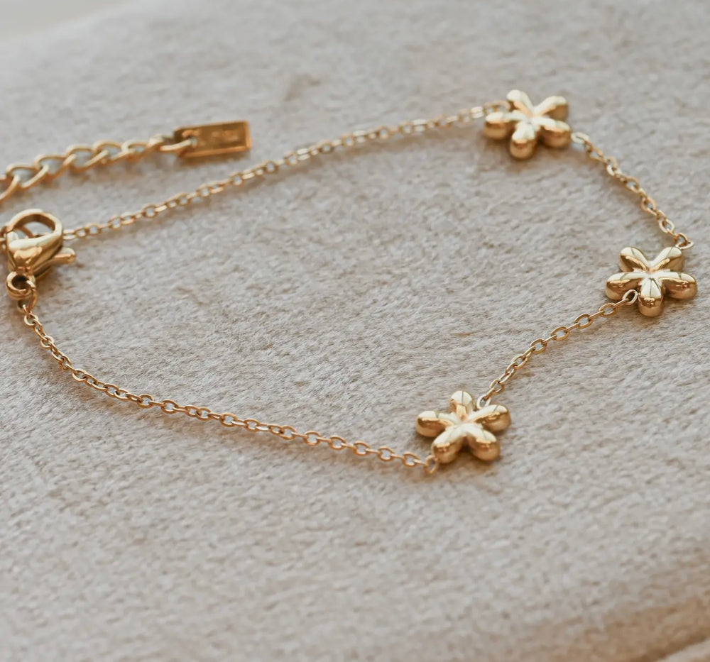 Gold Flower Braclet Plant Vault