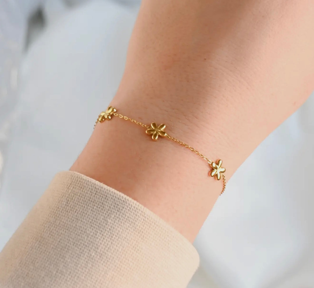 Gold Dainty Flower Bracelet 