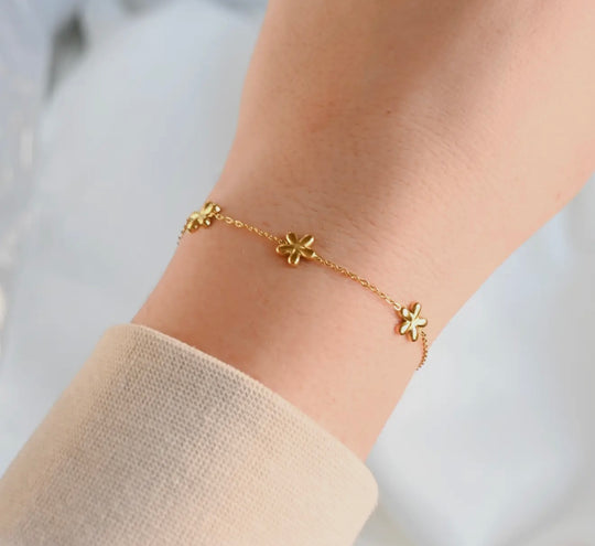 Gold Dainty Flower Bracelet 